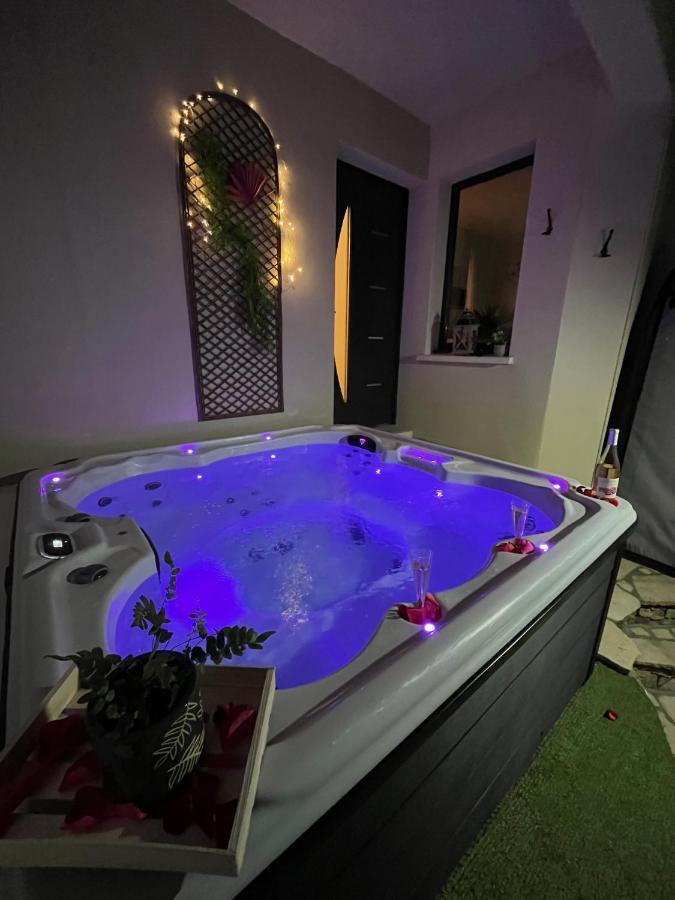 Chambre Au Calme Avec Spa Privatif Gratuit Sud Aveyron Les Palmiers Des Causses Saint-Rome-de-Tarn Exterior photo
